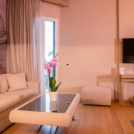 Miramare Aparthotel 4*